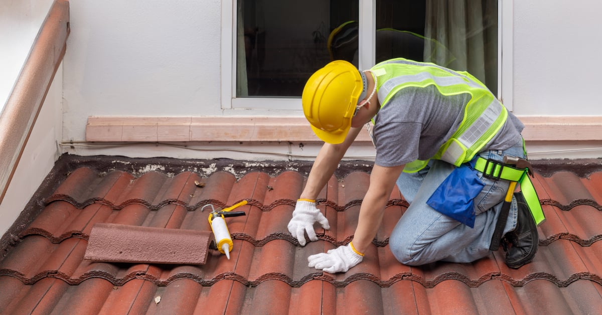 ซ่อมหลังคารั่ว